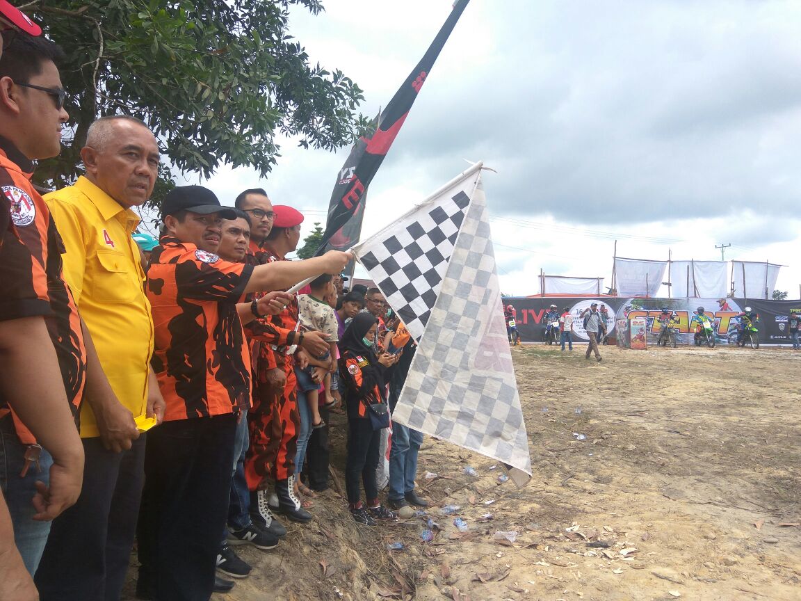 Buka Kejuaraan Motor Cross, Amril Mukminin Ajak Masyarakat Bengkalis Coblos Paslon Nomor 4