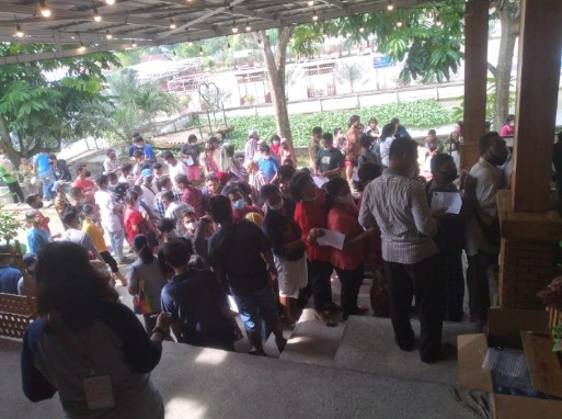 Kegiatan Vaksinasi PNW 2021di Palas, Peserta Membludak