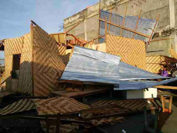  241 Rumah di Ujungbatu di Rusak Angin Puting Beliung