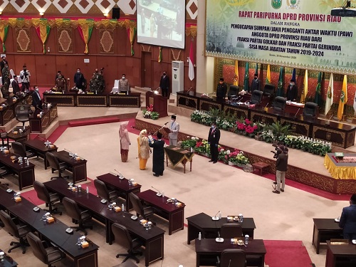 Dua Orang Anggota DPRD Riau PAW Periode 2019-2024 Resmi Dilantik