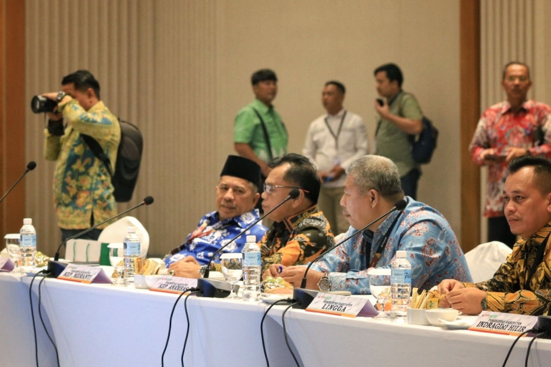 Plt Bupati Asmar Ikuti RUPSLB BRK Syariah