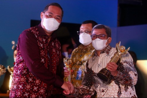 Asia Pacific Rayon Raih Primaniyarta Award Sebagai Eksportir Pelopor Produk   Baru  