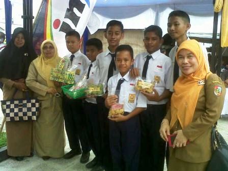 Mantap, Murid SMPN 20 Hasilkan Makanan Olahan Kebun Sekolah