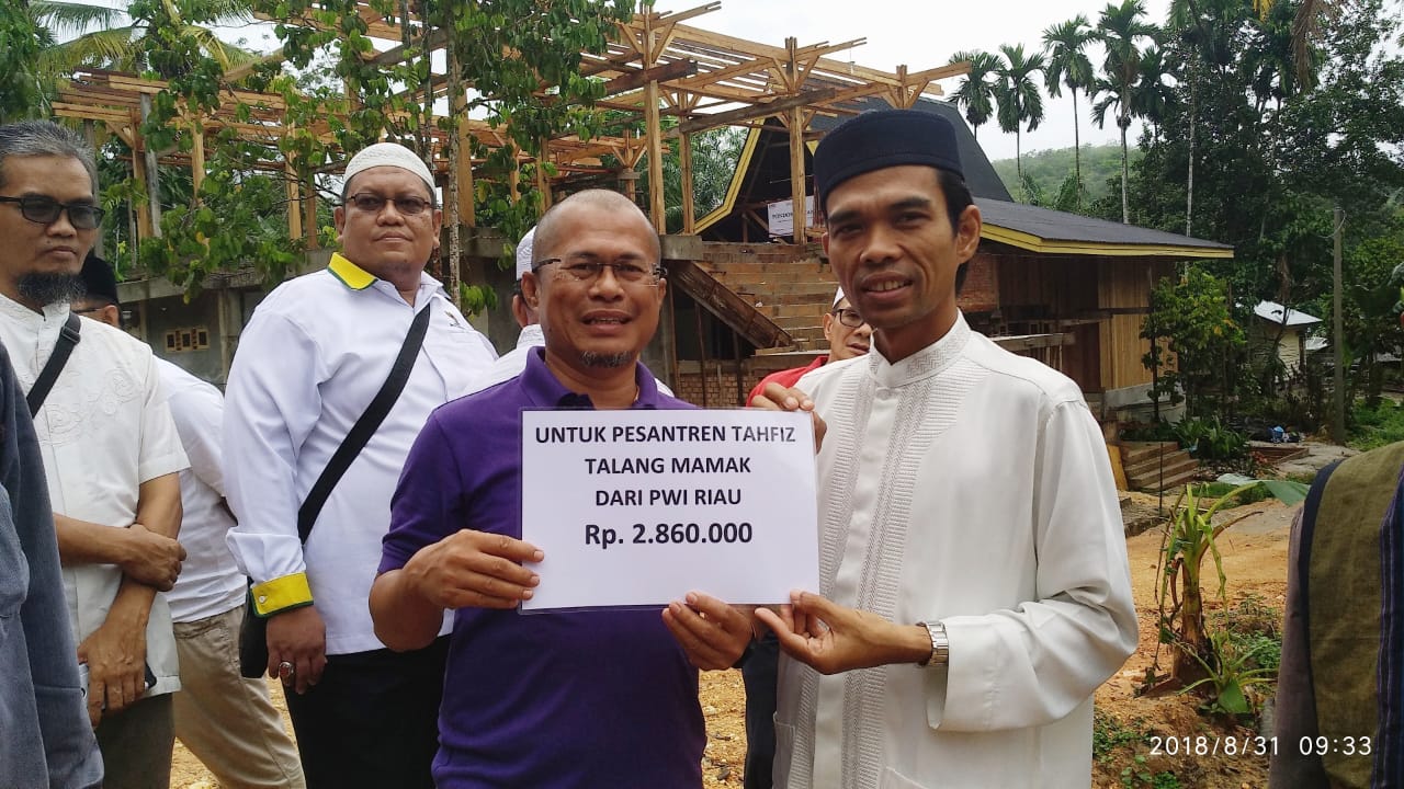 PWI Riau Berikan Bantuan Pembangunan Pondok Tahfiz Talang Mamak