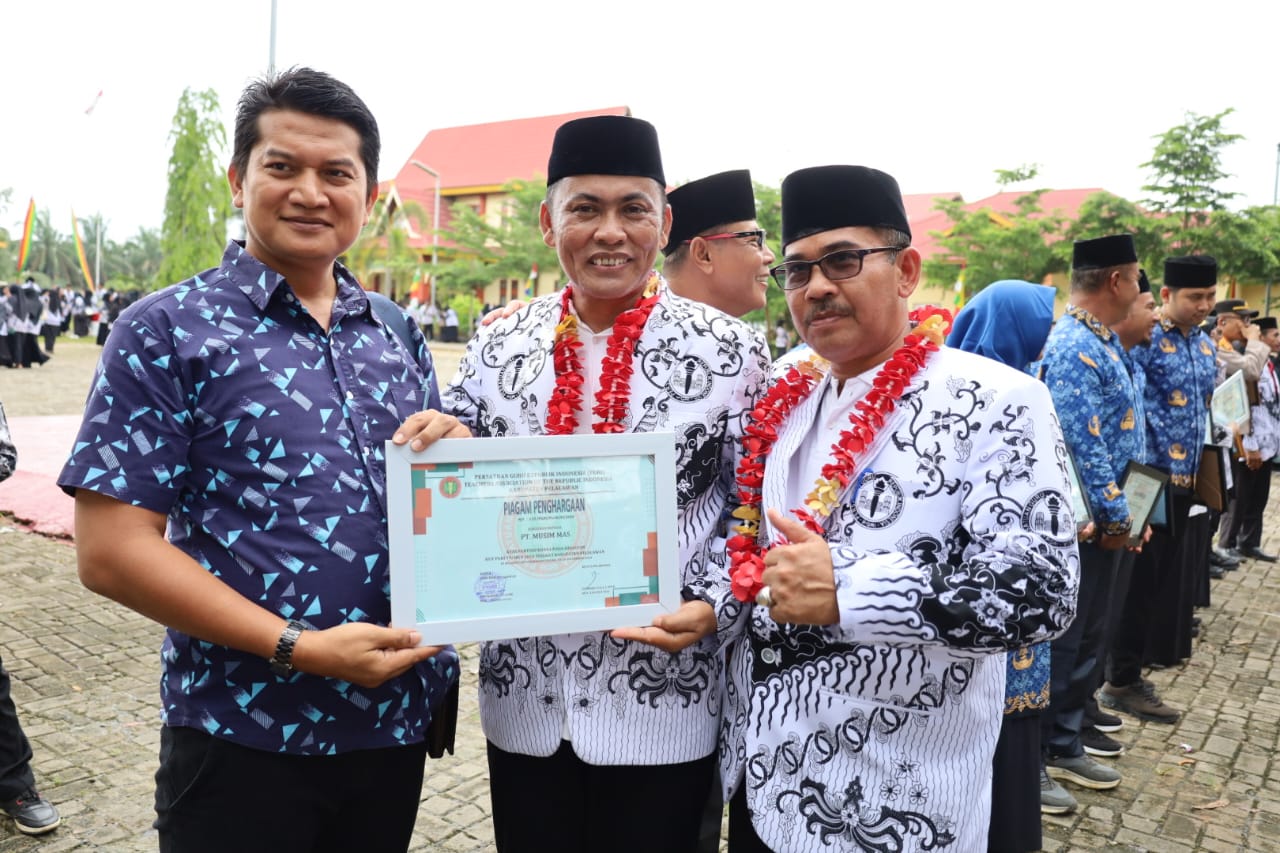 PT Musim Mas Terima Penghargaan Dari Para Guru di HUT PGRI & PGN ke-79 