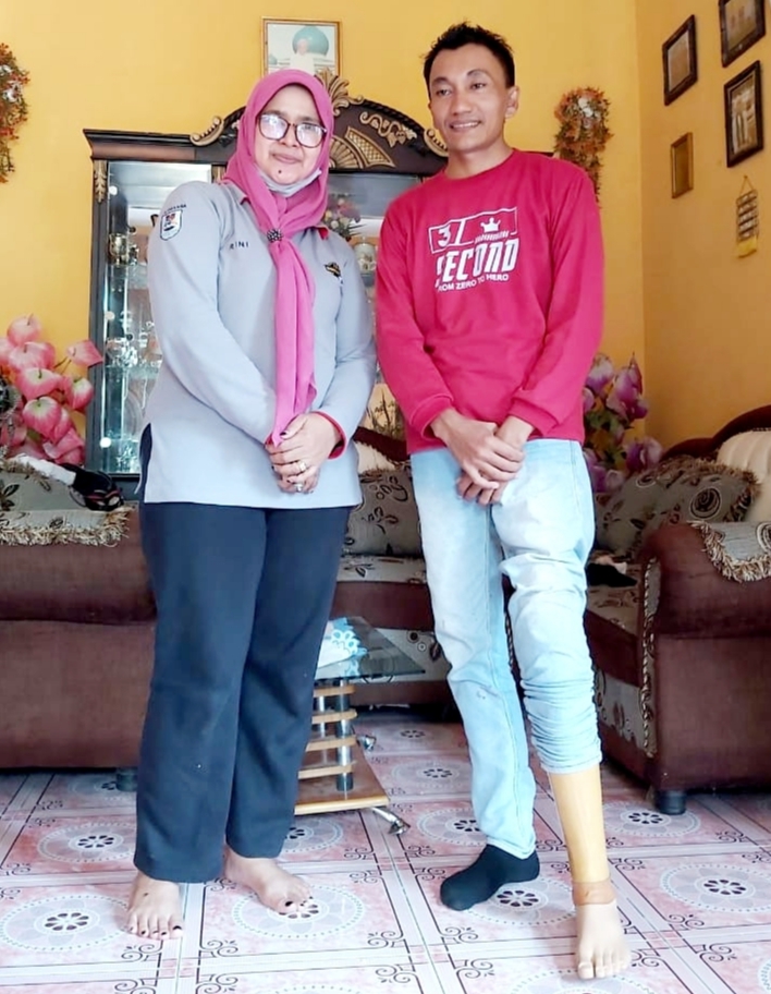 Ika Smansa Automotive Club ( IAC)  Sumbang Kaki Palsu Untuk Riki warga  Desa  IV Koto  Setingkai