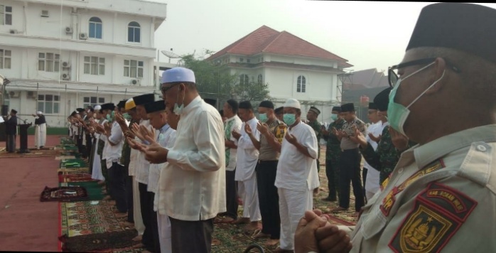 Bupati dan Forkopimda Rohil Padamkan Api Karhutla
