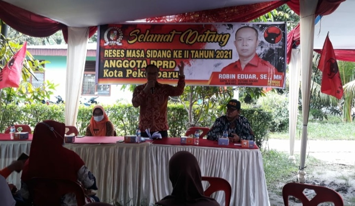 Banjir dan Air Bersih Usulan Warga RW 01 Kelurahan Tampan Saat Reses Robin Eduar.
