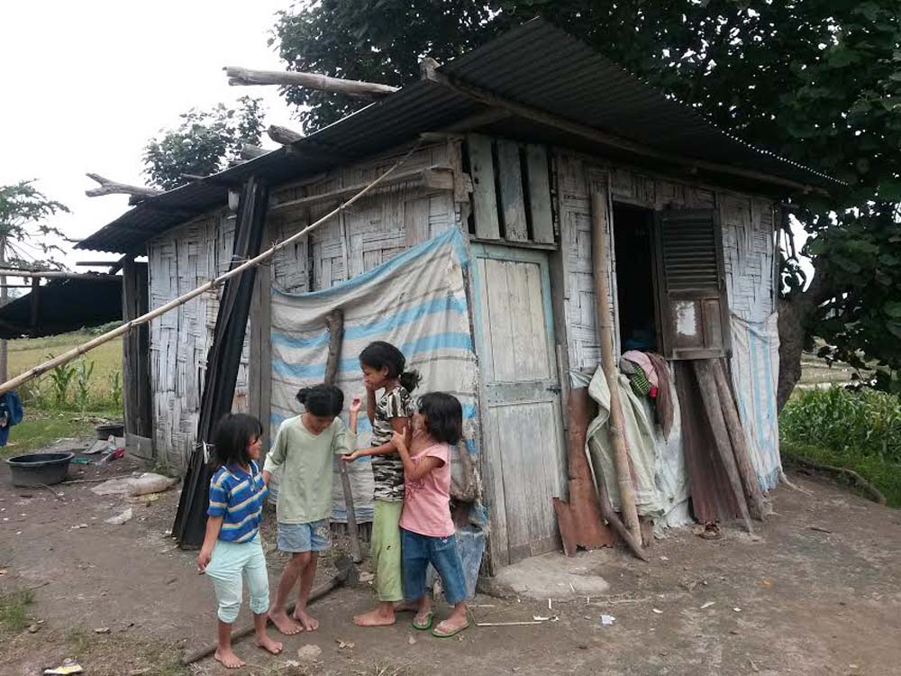 Keluarga Erwin Marbun, Penghuni Gubuk Kecil, Jika Hujan Mengungsi ke Rumah Tetangga