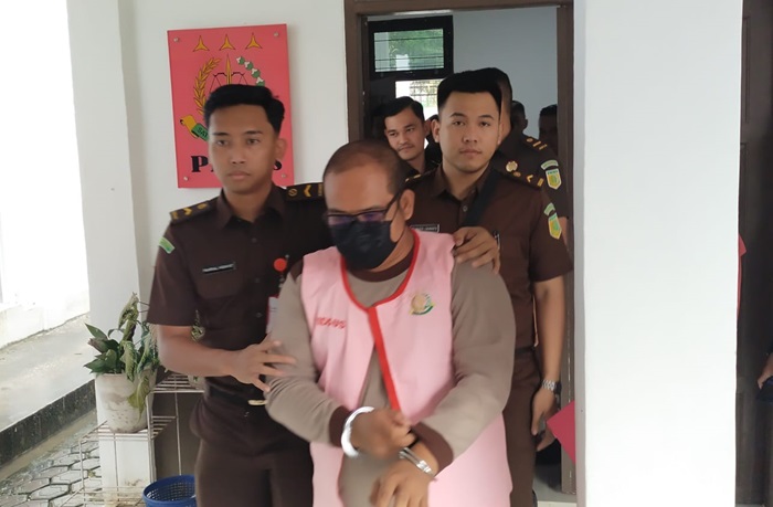 Janjikan SK Honorer, Oknum Guru Disdikbud Pelalawan Ditetapkan Tersangka dan Ditahan