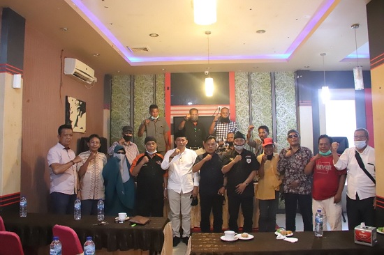 Pasangan Adil-Asmar Minta Doa Serta Restu Kepada Tokoh Pejuang Meranti 