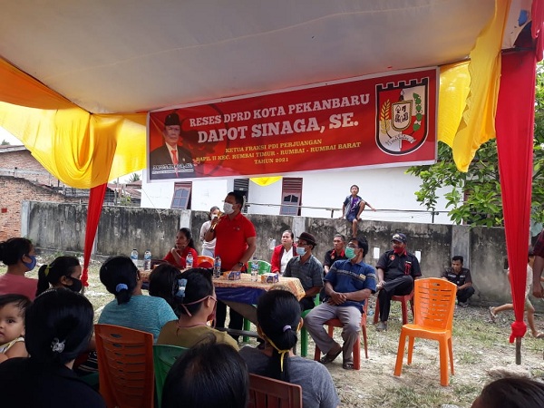 Reses Dapot Sinaga di Palas,  Mudah-Mudahan Tahun Ini Jalan Mekar Sari Dibangun Hingga ke SMP 44 