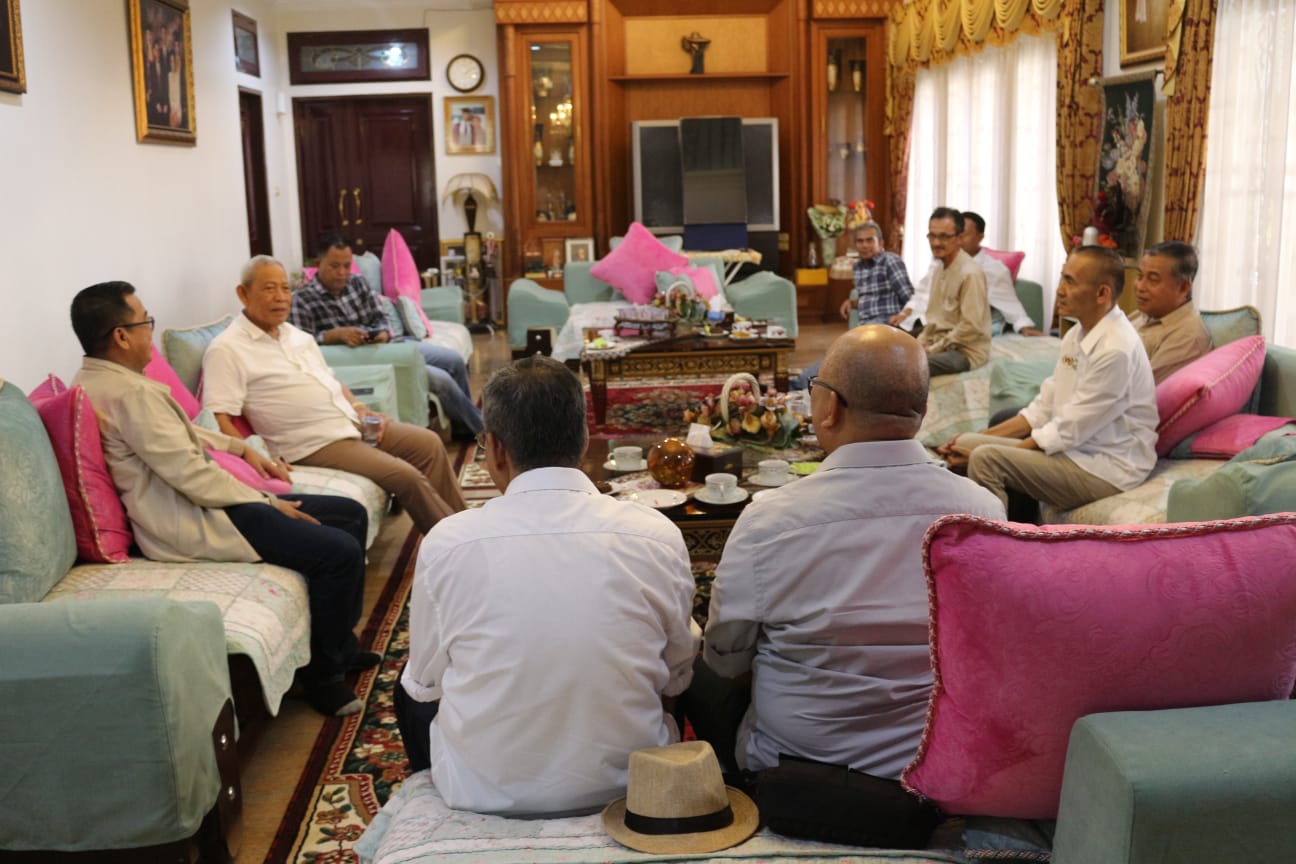 Rangkaian Kegiatan HPN 2024, Pengurus PWI Riau Anjangsana ke Kediaman Mantan Gubri Saleh Djasit