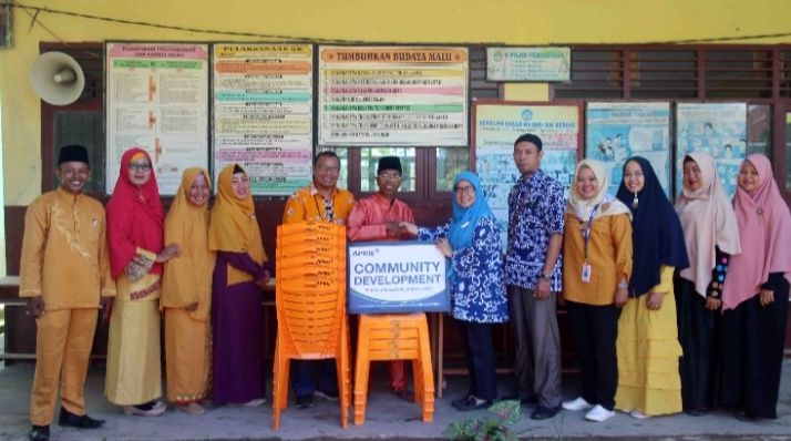 Berkat Bantuan Kursi dan Meja dari RAPP,  Siswa SDN 06 Desa Sering, Tak Lagi Lesehan di Kelas