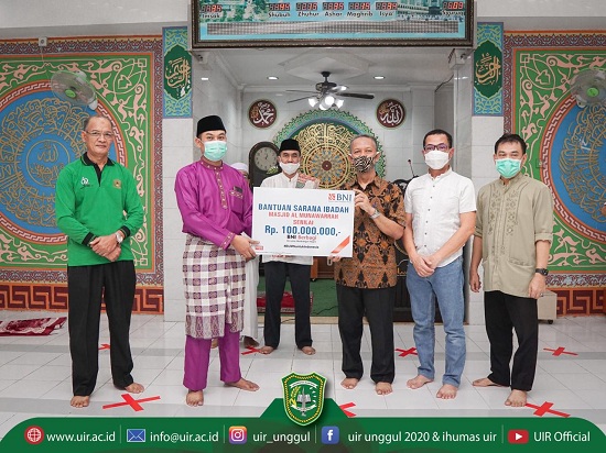 Selasa, Rektor UIR Lantik Wakil Dekan Fakultas dan Wadir Pascasarjana UIR