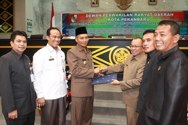  Akhirnya DPRD Sahkan Ranperda PMBRW Kota Pekanbaru
