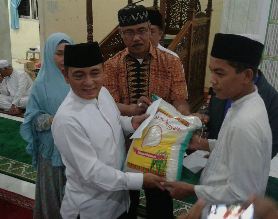 Hadir Bersama Masyarakat Desa Tanah Merah, Bupati H.M.Harris Tawarkan Membangun Riau Emas.