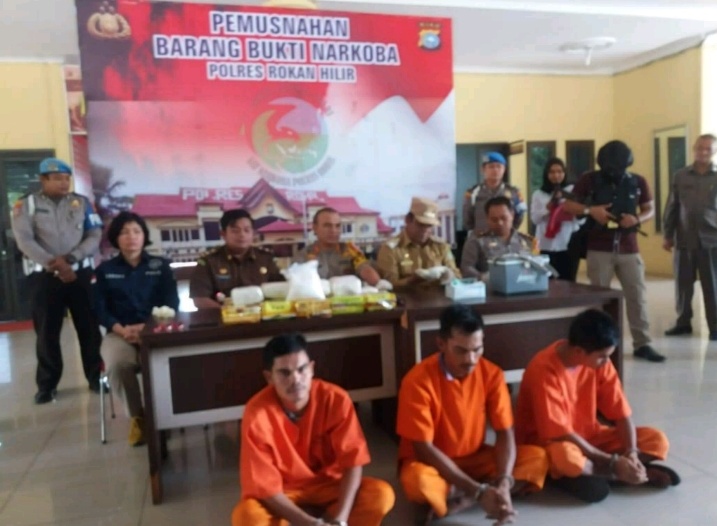 Dihadiri Wabup Rohil, Polres Rohil Musnahkan 15 Kilogram Sabu