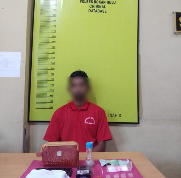 Aparat Polres Rohul Ringkus Pengedar Bersama 10 Paket Sabu 