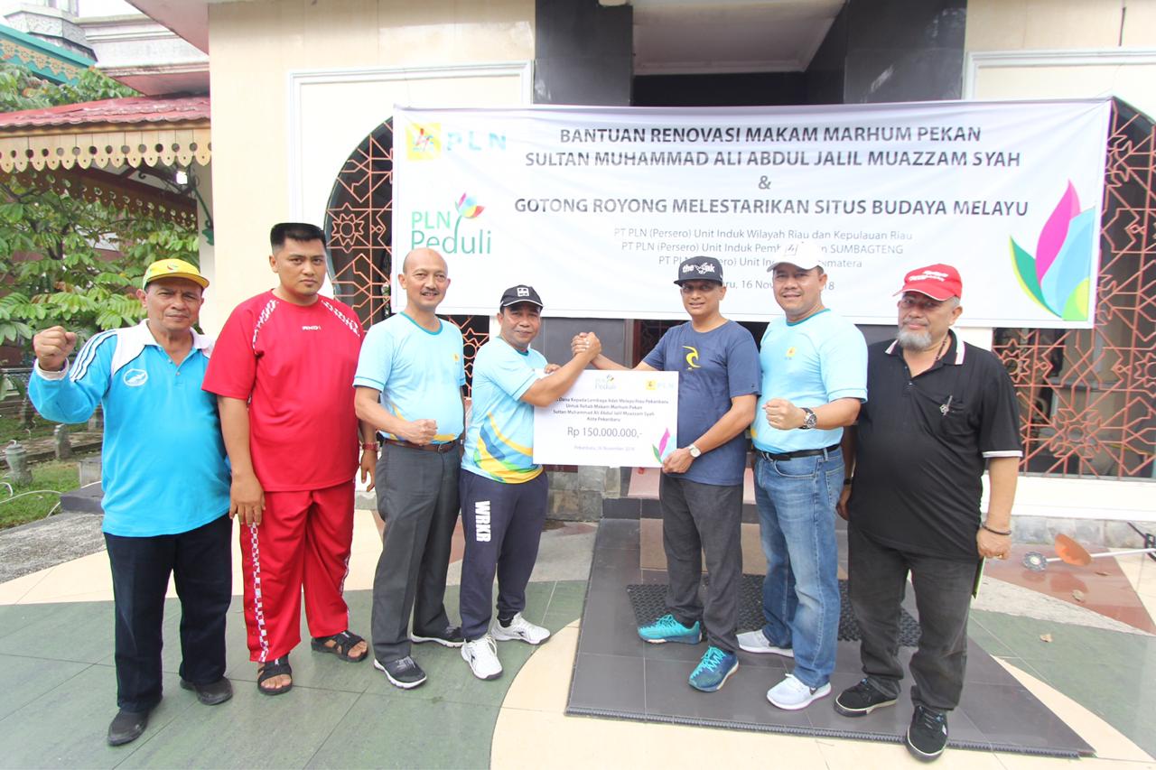 Peduli Situs Budaya Melayu, PLN Serahkan Bantuan ke LAM Pekanbaru