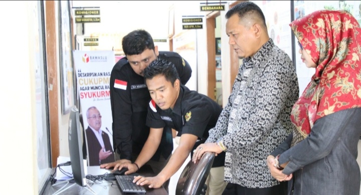 Neil Antariksa Supervisi Ujian CAT Panwascam.