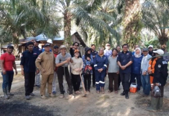 Tim Ditjen Gakkum KLHK Turun ke Riau Menginspeksi Lahan Warga yang Diduga Terkena Limbah CPI