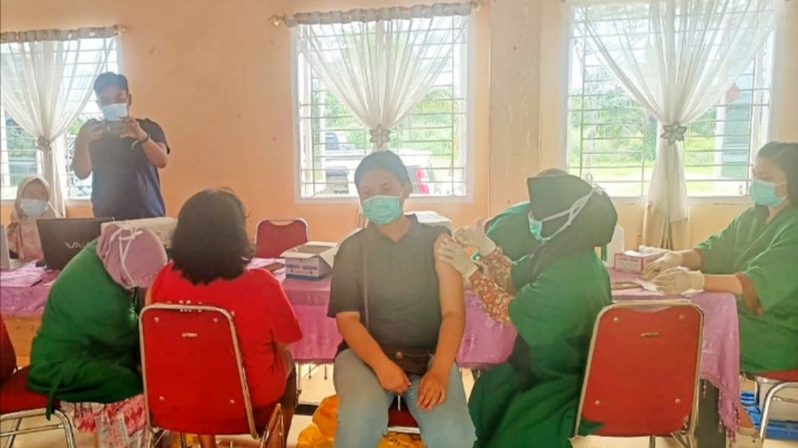301 Jemaat GBKP Bukit Raya Pekanbaru Mendapat Vaksinasi Tahap Kedua