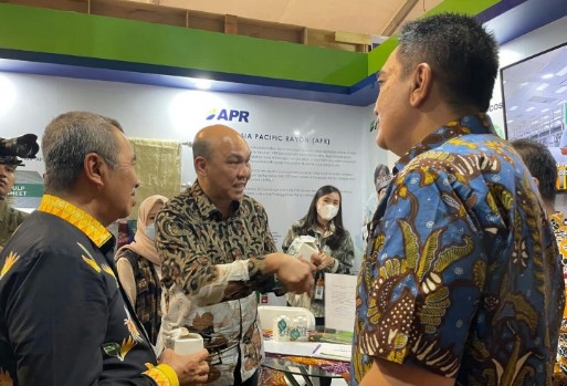 Gubernur Riau Terkesima Pada Produk APRIL Yang Dipajang di Riau Expo 2022