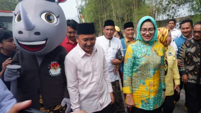 Pasangan Airin-Ade Resmi Mendaftar ke KPU Pilgub Banten 2024