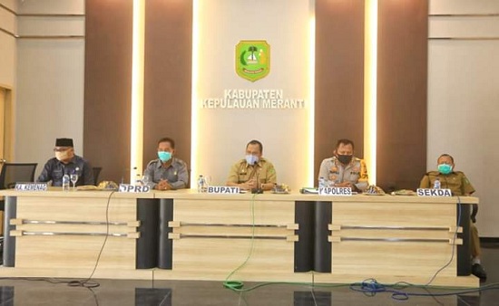 Asisten I Syamsuddin Hadiri Penyerahan Sertifikat Tanah di Kampar