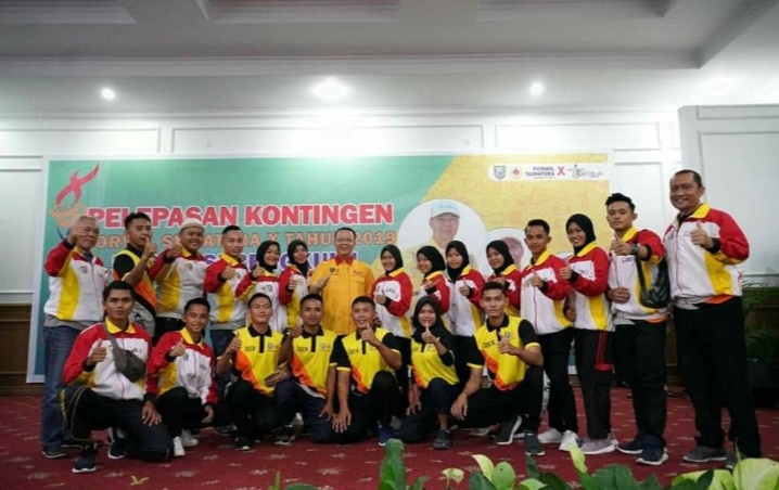 Pelepasan Kontingen Porwil X 2019, Gubernur Rohidin Berikan Motivasi Bagi Para Atlit Bengkulu