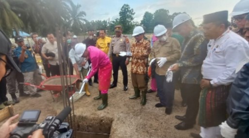 Bupati Rohil Letakkan Batu Pertama Pembangunan Tower LPP TVRI