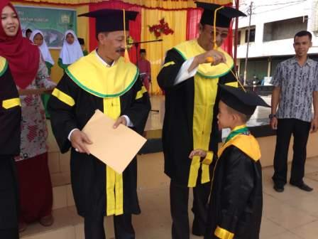 425 Santri Se Kecamatan Kundur di Wisuda