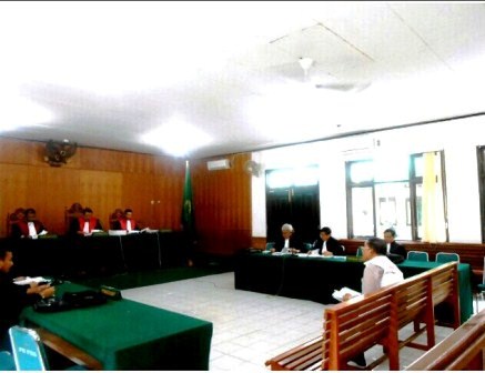 Mantan Bupati Pelalawan Azmun Jaafar Jalani Sidang Perdana Kasus Bakti Praja