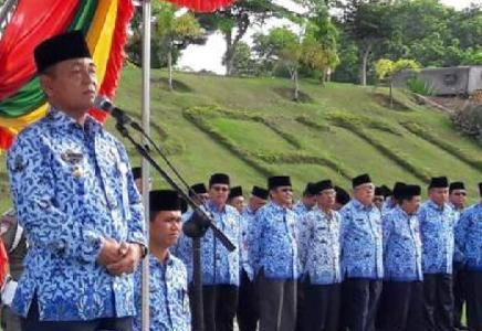 Pimpin Upacara Apel Pagi, Bupati Harris Akui Disiplin Pegawai Pelalawan Meningkat