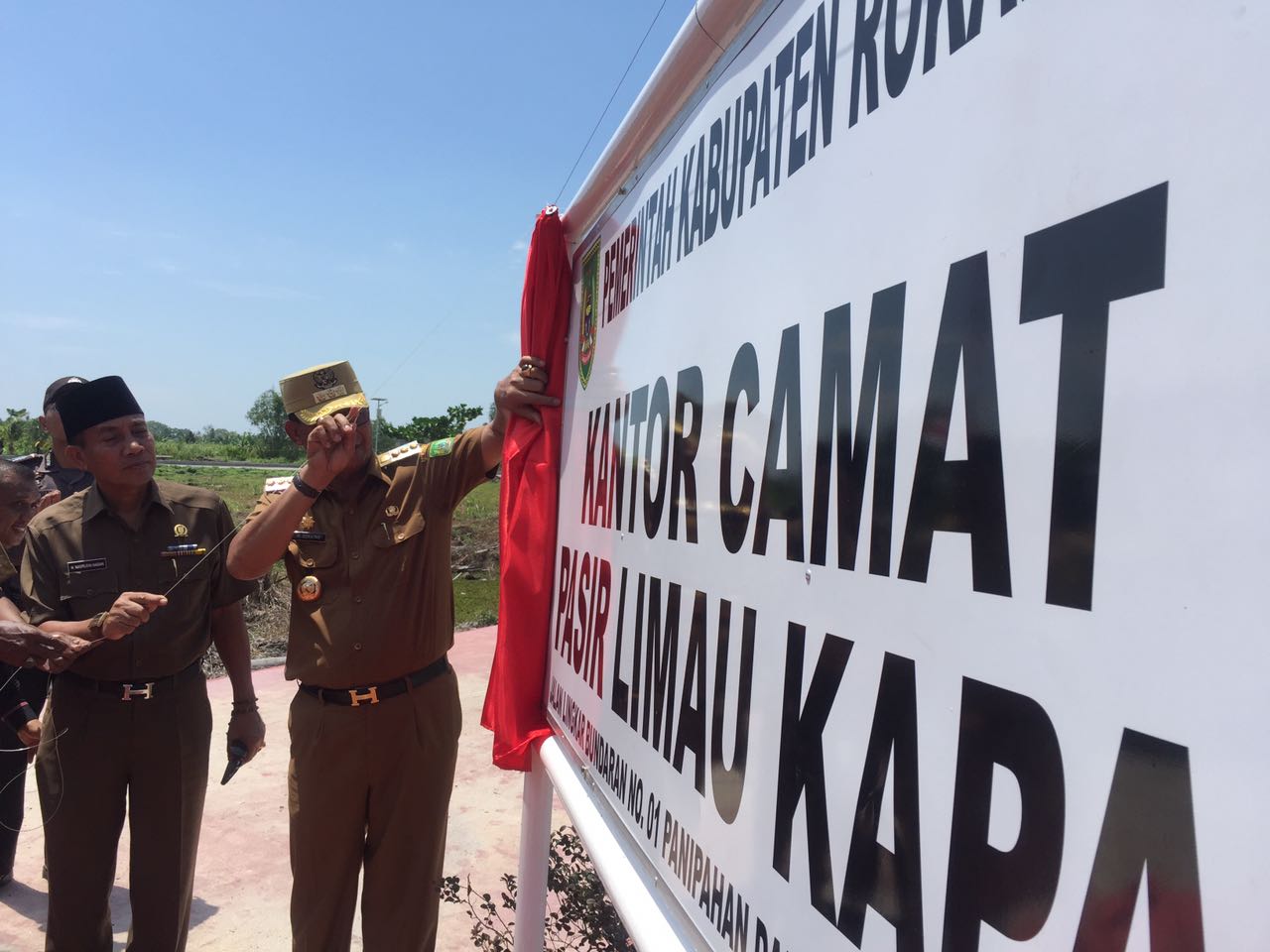 Bupati Rohil Resmikan Kantor Camat Palika