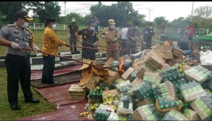 Kejari Rohil Musnahkan Barang Bukti Berbagai Kasus