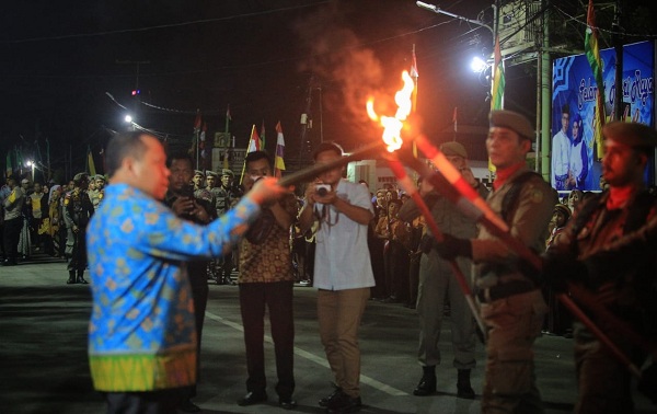 Lepas Pawai Obor Sempena HUT RI Ke-74, Irwan : Masyarakat Harus Kobarkan Semangat Juang Para Pahlawa