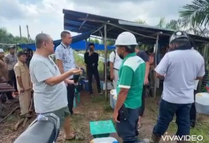 Kades Sontang Panen Perdana Madu Produk Unggulan, Langsung di Borong Pengusaha Pekanbaru