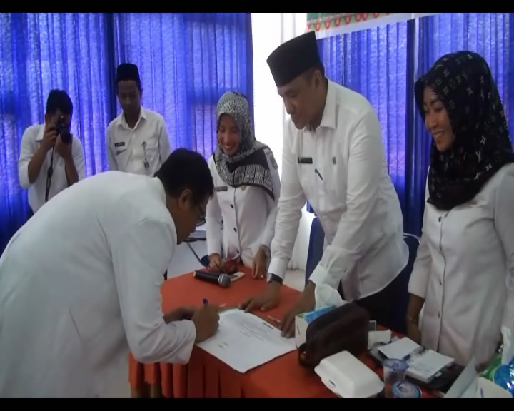 Tingkatkan Pelayanan, 25 Dokter Spesialisasi RSUD Rohul Tandatangani Fakta Integritas