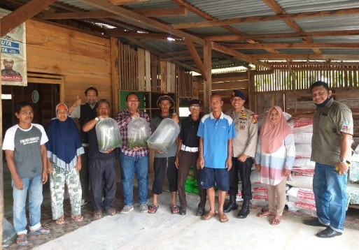 PT NSR dan PT NWR Kembali Menyalurkan Program Community Development (CD) di Desa Mentulik