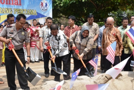 Bupati Amril Hadiri Pemancang Tiang Pertama  Pembangunan Gedung Serba Guna Yayasan Prajnamitra Maitr