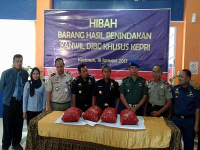 BC Kepri Hibahkan Bawang Merah Sitaan ke Pemkab Meranti Riau