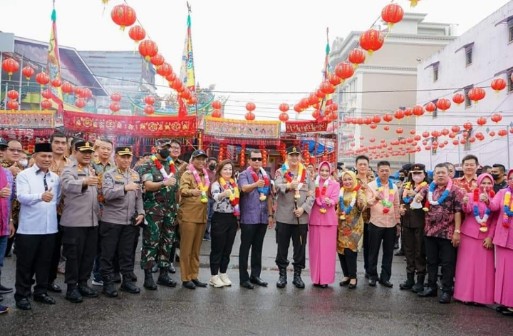 Penasaran Dengan Bagansiapiapi, Kapolda Riau Saksikan Warga yang Sembahyang Ki Hu Ong Ya