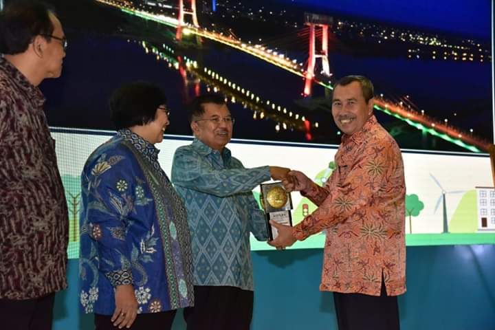 Ke Empat Kalinya, Pemda Siak Terima Penghargaan Piala Adipura Kategori Kota Kecil 
