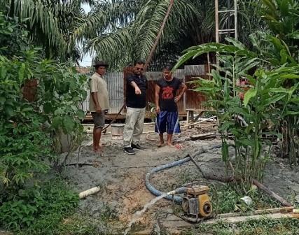Lewat Pokir Victor Situmeang, Bangun Sumur Sintetis Untuk Warga di Jalan Perjuangan