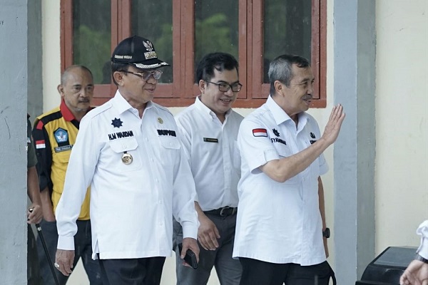 Tinjau Relokasi Gedung Baru, Gubernur Riau Sapa Siswa/i SMAN 1 Tembilahan