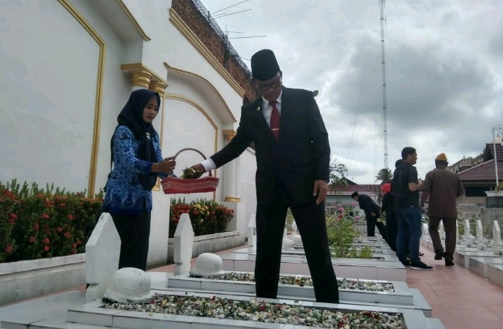 Bupati Suyatno Irup Hari Pahlawan Ke-73
