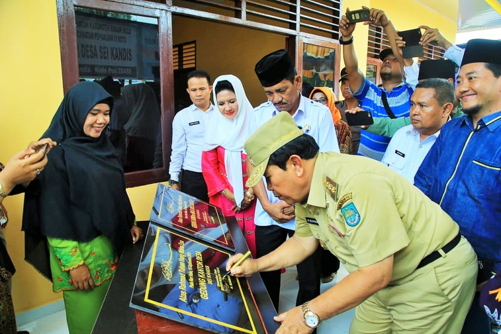Hadiri HUT Desa Sei Kandis Ke-11 , Bupati Sukiman Apresiasi BUMDesa dan Ajak Warga Taat Bayar Pajak