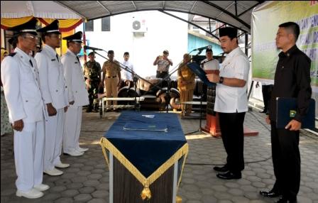  Moment Pelantikan Pj Kades, Wabup Khairizal Ajak Masyarakat Perkuat Semangat Persatuan 